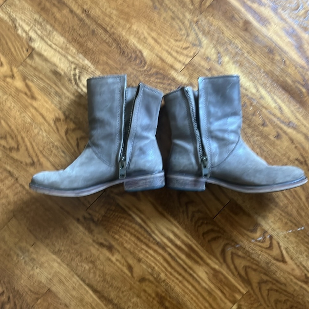 Women's Hinge Boots Size 8 Grey